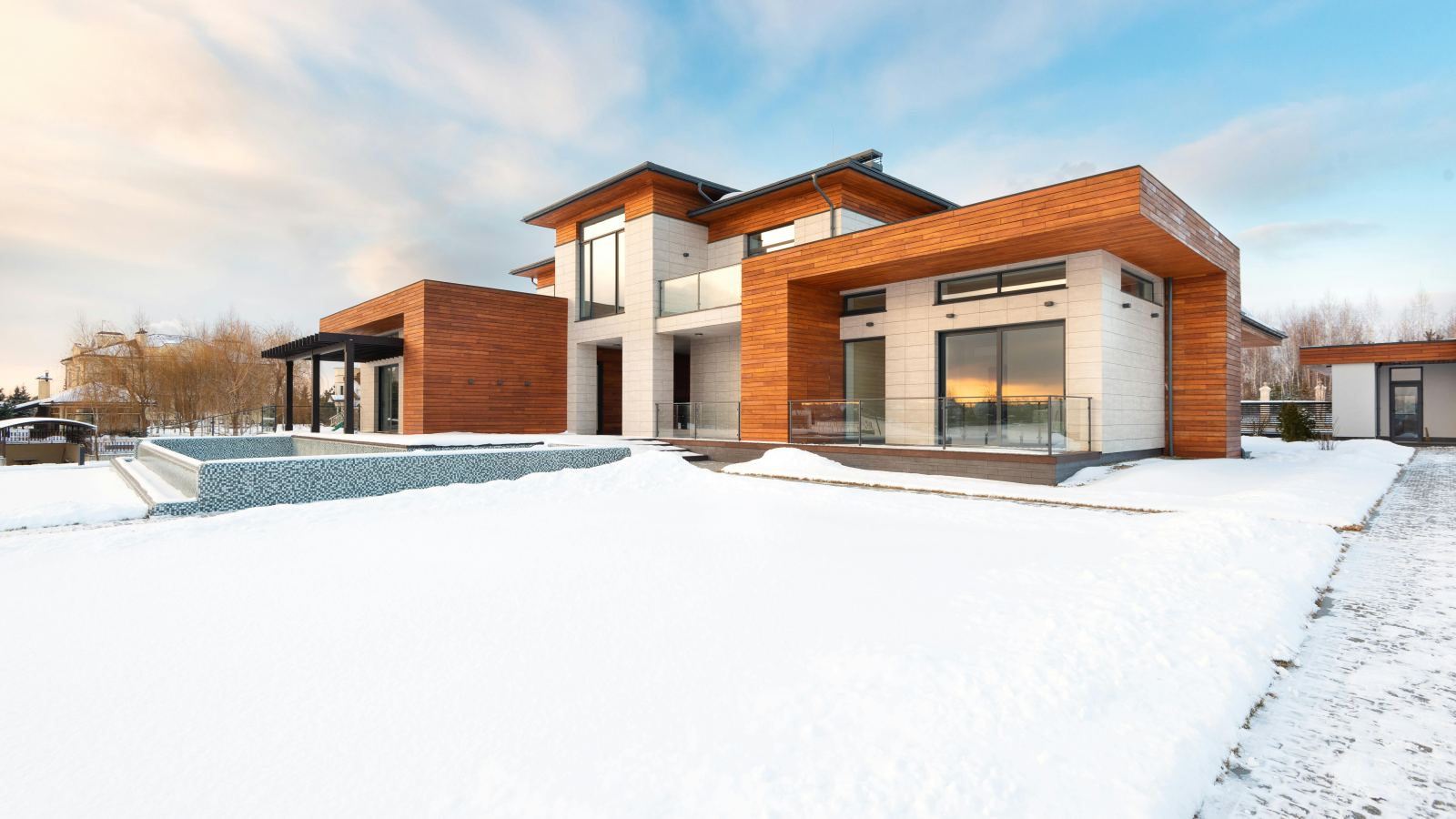 Maison contemporaine au Québec en hiver